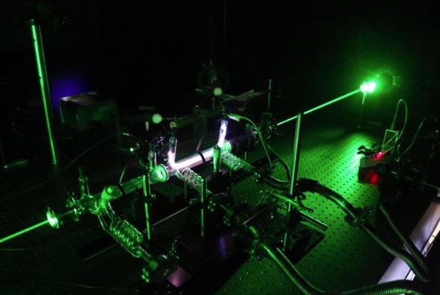 Plasma de dióxido de carbono creado en el Laboratoire de Physique des Plasmas, Ecole Polytechnique en Francia y utilizado en la investigación sobre el aprovechamiento y procesamiento de recursos locales para generar productos en Marte.