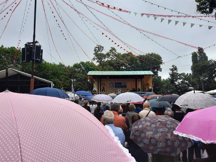 Centenares de personas vuelven a celebrar en Vigo San Roque.