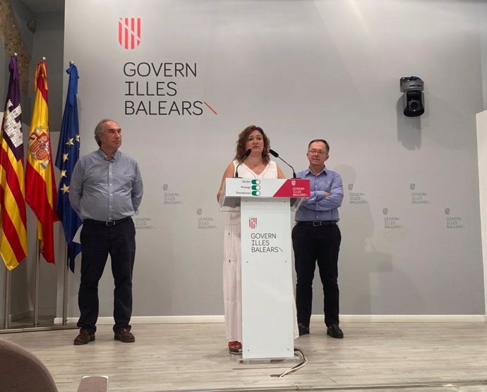La consellera de Presidencia, Función Pública e Igualdad, Mercedes Garrido, en rueda de prensa.