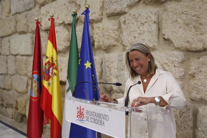 La primera teniente de alcalde del Ayuntamiento de Córdoba y presidenta de la empresa municipal de Saneamientos (Sadeco), Isabel Albás.