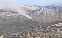 Infoca vigila el perímetro del incendio declarado el martes en el campo de tiro Las Navetas de Ronda (Málaga)
