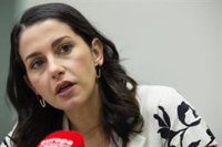 Cs reafirma su compromiso contra "la barbarie" del terrorismo en el quinto aniversario del 17-A