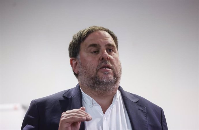 Archivo - El presidente de ERC, Oriol Junqueras, pronuncia la charla 'Aproximació histrica a la repressió contra l'independentisme', en el Salón de actos de la Biblioteca Gregori Mayans del Campus de Tarongers de la Univesitat de Valencia