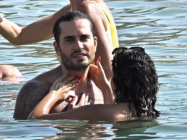 Rodri Fuertes, cómplice baño con una morena en Ibiza
