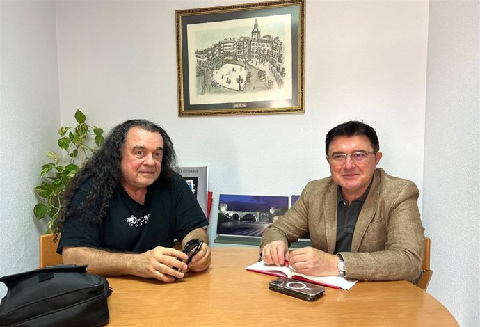 El concejal de Cultura, Teo García, se ha reunido con el presidente del Círculo de Arte y director del Encuentro Internacional de Artistas NEXO, Fernando Barredo 'Loc'.