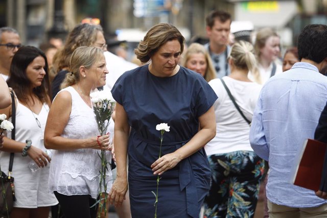 L'alcaldessa de Barcelona, Ada Colau, durant l'homenatge a les víctimes de l'atemptat del 17 d'agost