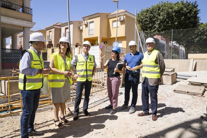 Archivo - El presidente de la Diputación de Almería visita las obras del espacio escénico de Benahadux.