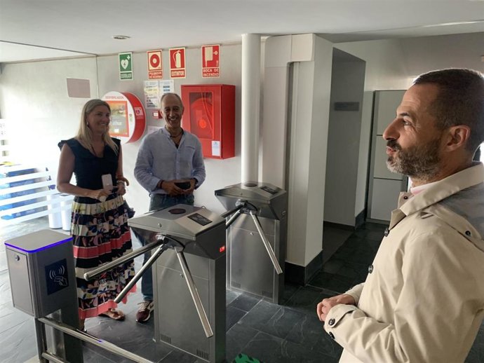 Angel García, a la derecha