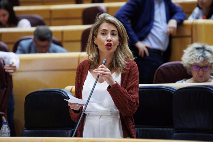 Archivo - La ministra de Transportes, Movilidad y Agenda Urbana, Raquel Sánchez, interviene durante una sesión plenaria en el Senado