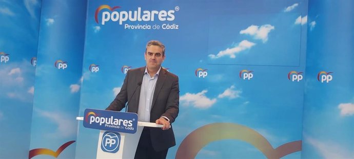 Archivo - El diputado nacional del PP, Pepe Ortiz, en rueda de prensa, foto de archivo