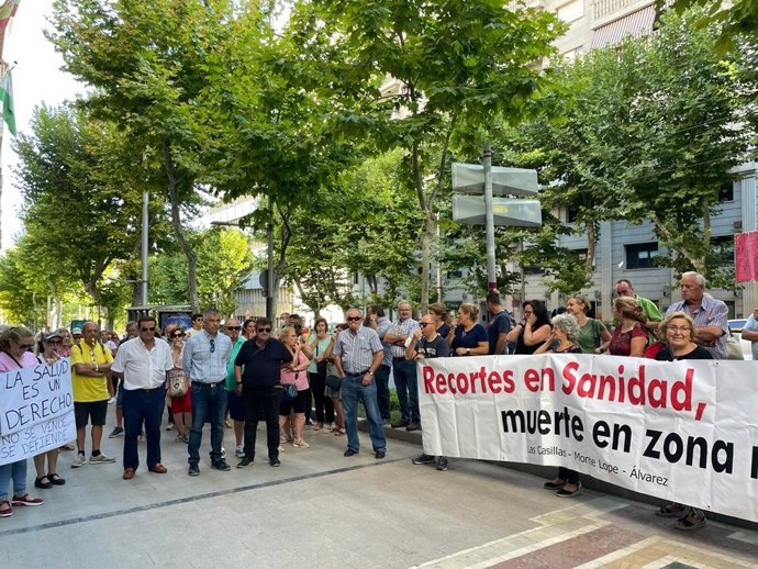Protesta ante la Delegación de Salud y Consumo