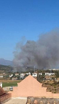 Declarado un incendio forestal en Estepona (Málaga)