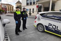 Dos detenidos acusados de robar una mochila de un coche aparcado en Lucena (Córdoba)