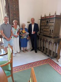 Donan a la ciudad de Granada un bargueño de taracea realizado por Antonio Beas Bimbela