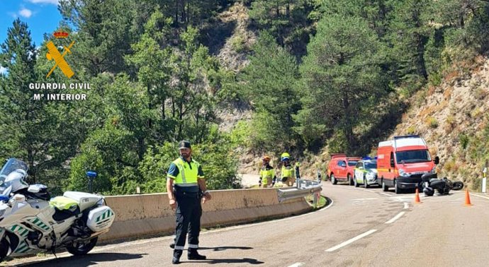 Fallece un motorista, tras precipitarse su vehículo por un barranco, en la N-260a, en Yésero.