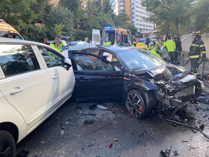 Muere un joven de 25 años y tres personas son hospitalizadas tras un accidente múltiple en Sinesio Delgado