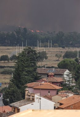 Vista del incendio de Bejís desde el municipio de El Toro