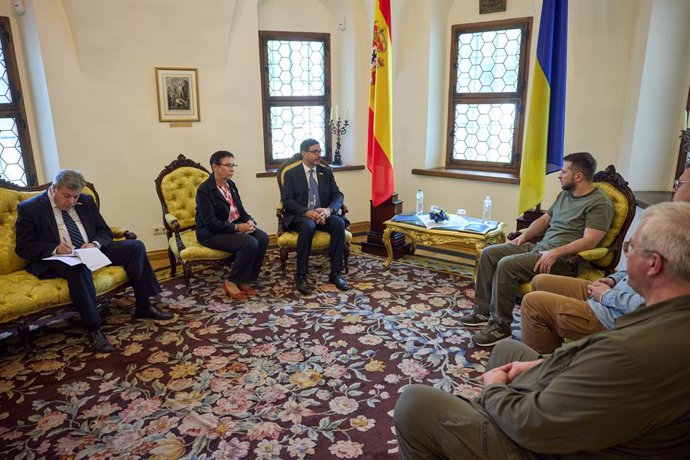 El president d'Ucrana, Volodimir Zelenski, rep a l'ambaixador d'Espanya, Ricardo López-Aranda