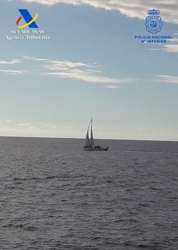 Nota De Prensa: "Interceptado En Alta Mar Un Narco Velero Que Ocultaba Cocaína En Dobles Fondos"