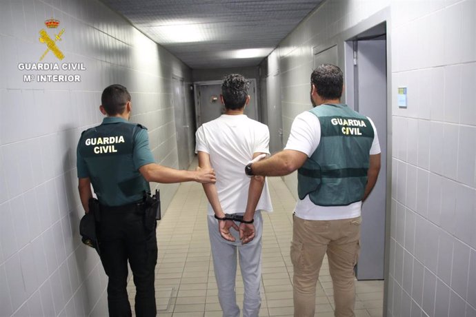 Uno de los detenidos por agentes de la Guardia Civil