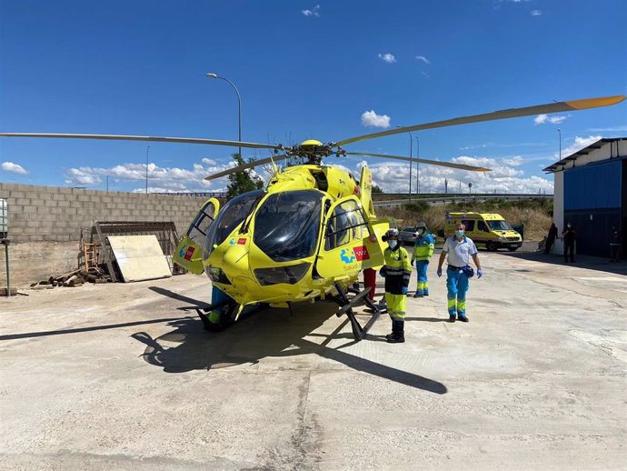 Archivo - Helicóptero del Summa en un rescate