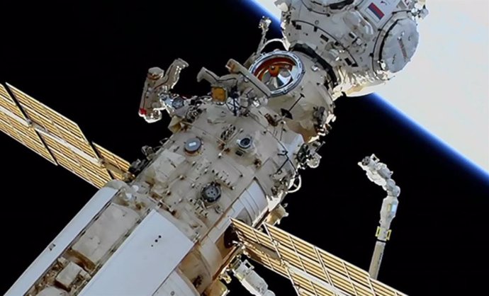 Oleg Artemyev y Denis Matveev en una caminata espacial anterior