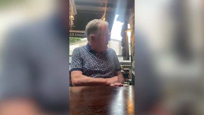 La tierna sorpresa de un hombre al ver a sus hijos después de 3 años