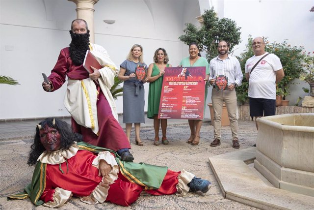 Presentación de las tradicionales Fiestas Patronales en honor a la festividad de San Bartolomé en Montoro, con especial protagonismo del personaje de la Diablilla