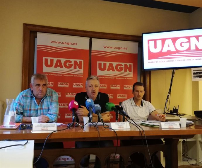De izquierda a derecha: Luis Miguel Serrano, Félix Bariáin y David Navarro, secretario, presidente y vocal de UAGN, respectivamente.