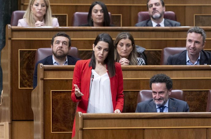 Archivo - La líder de Cs, Inés Arrimadas, interviene en una sesión plenaria, en el Congreso de los Diputados, a 27 de abril de 2022, en Madrid (España).