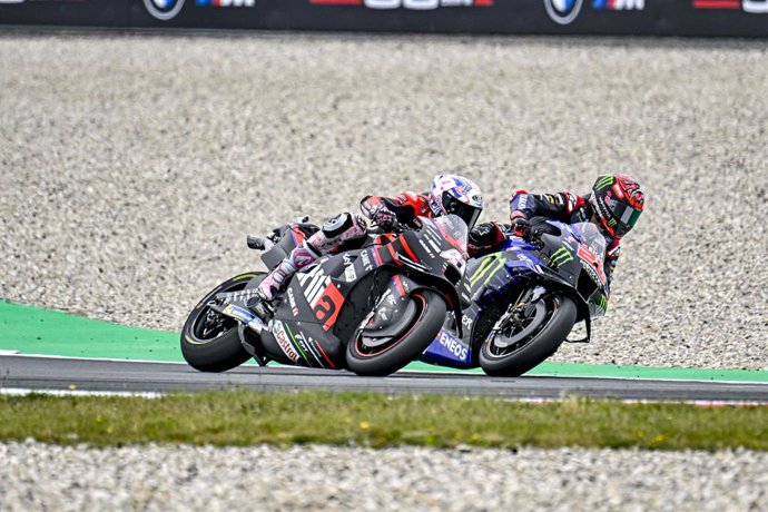 Archivo - Fabio Quartararo y Aleix Espargaró