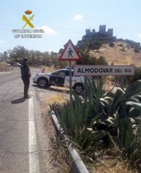 Dos detenidos acusados de un robo con violencia a dos repartidores en la piscina de Almodóvar del Río (Córdoba)