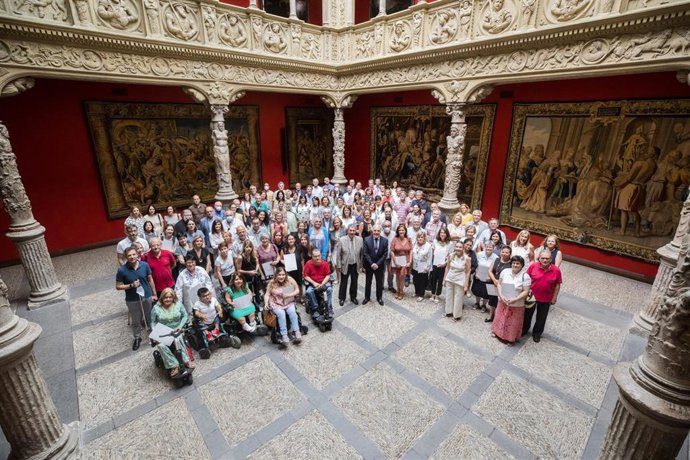 Archivo - Entrega de los convenios sociales 2022.