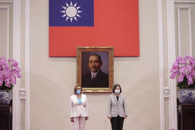 La presidenta de Taiwán Tsai Ing-wen con la presidenta de la Cámara de Representantes de EEUU, Nancy Pelosi, en Taipei, Taiwán.