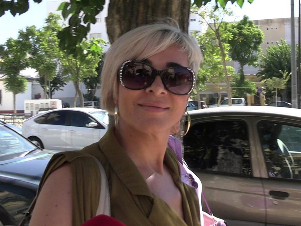 Ana María Aldón, de paseo con una amiga