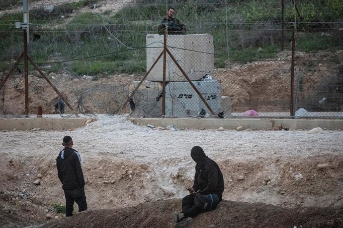 Archivo - Un soldado israelí en Hebrón