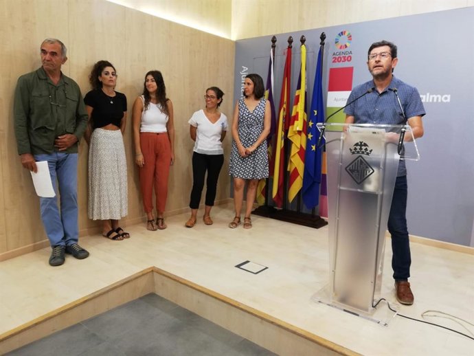 El regidor Alberto Jarabo junto a representantes de la red de atención a personas en prostitución de Palma.