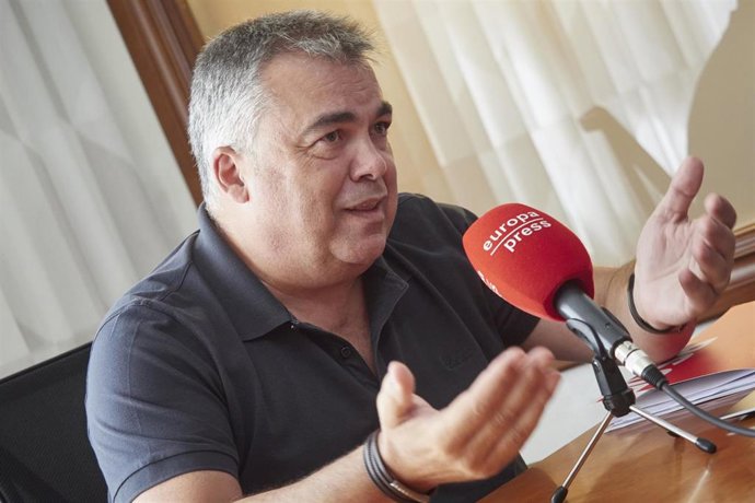 El secretario de Organización del Partido Socialista, Santos Cerdán, durante una entrevista para Europa Press, a 18 de agosto de 2022, en Milagro, Pamplona, Navarra, (España). Santos Cerdán León, que nació en Milagro, fue nombrado secretario de organiza