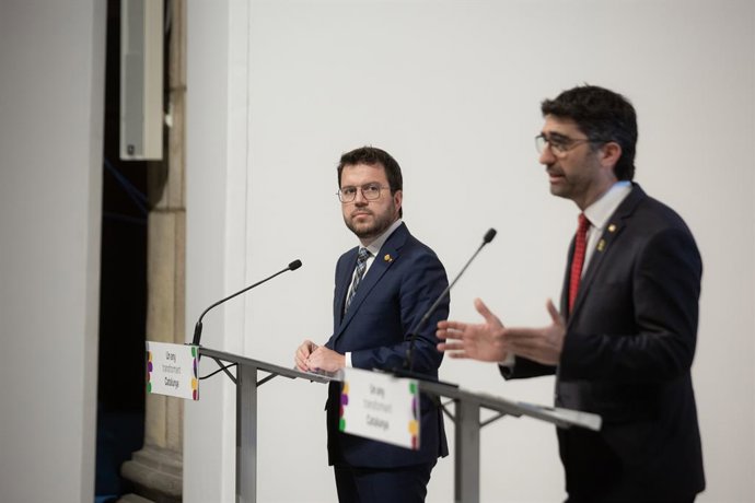 Archivo - El president de la Generalitat, Pere Aragons, i el vicepresident de la Generalitat i conseller de Polítiques Digitals i Territori Jordi Puigneró