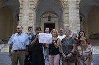 La plataforma en defensa del ficus pide al Ayuntamiento de Sevilla medidas con "celeridad" para "mantenerlo vivo"