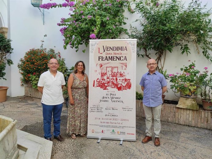 Archivo - La delegada de Cultura de la Diputación de Córdoba, Salud Navajas, en la presentacion de la 50 edición de la Vendimia Flamenca de Doña Mencía.