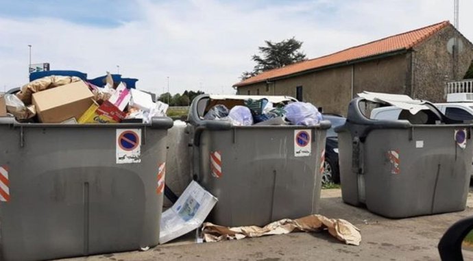 Contenedores de basuras en Camargo