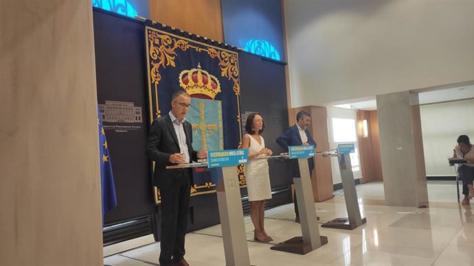 Pablo Fernández, a la izquierda