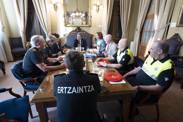 Reunion dispositivo especial Aste Nagusia de Policia Municipal Bilbao y Ertzaintza