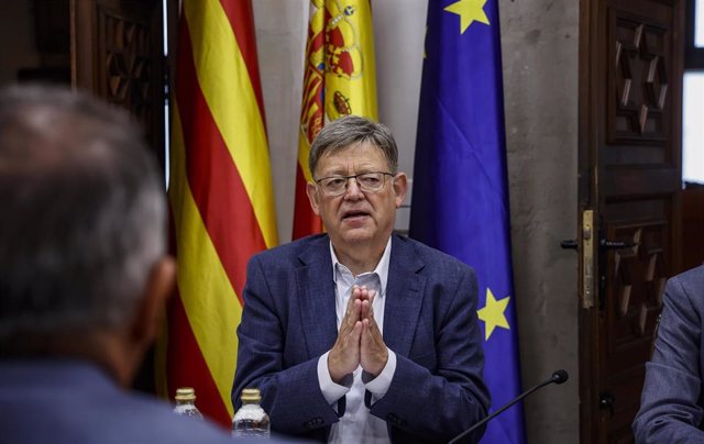 El president de la Generalitat Valenciana, Ximo Puig, preside una reunión con agentes sociales, en el Palau de la Generalitat