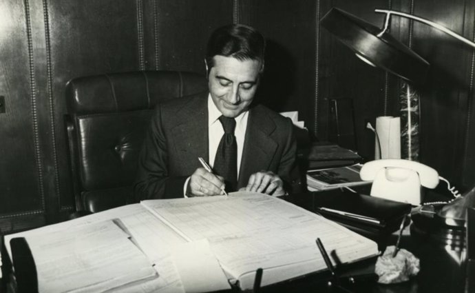 Constitución de la corporación provincial (1979-1983) de UCD. José Fernández Revuelta, elegido presidente de la Diputación Provincial de Almería.