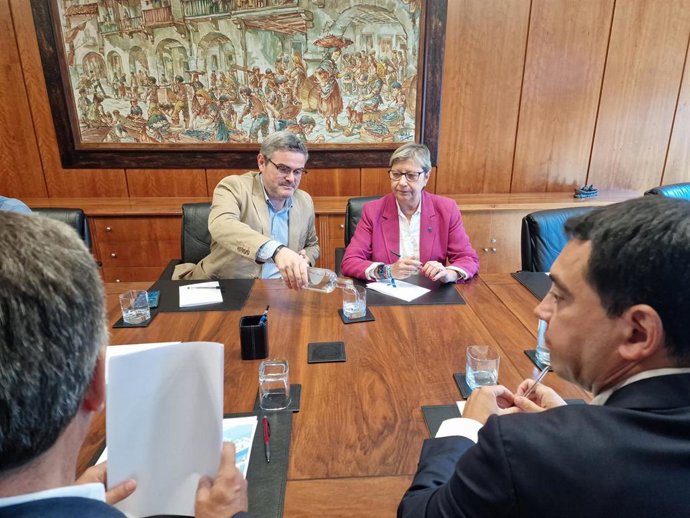 Rosa Quintana en la reunión de este viernes.