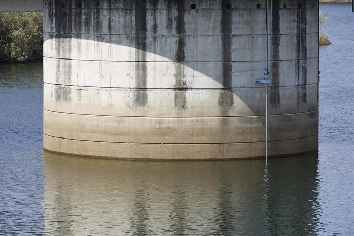Vista de la Presa del Villar en Manjirón, a 11 de agosto de 2022, en Manjirón, Madrid (España).  