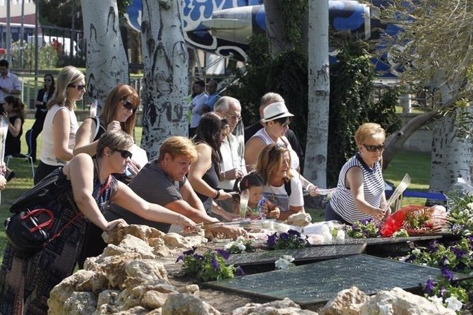 Archivo - Familiares de las víctimas del accidente de Spanair rinde homenaje a los fallecidos en el décimo aniversario.