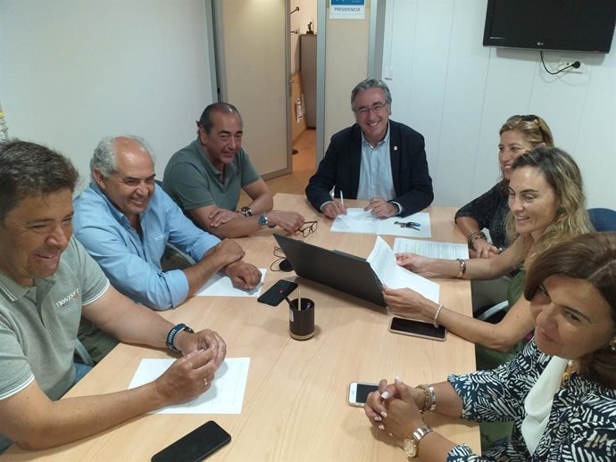 Reunión de Pablo González,  presidente del PP de Gijón, con otros responsables  del partido, en la sede gijonesa 'popular'